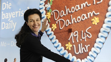 Bettina Reitz bei einer Pressekonferenz zu "Dahoam is dahoam" 2010 | Bild: BR//Marco Orlando Pichler