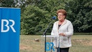 Landtagspräsidentin Barbara Stamm am Rednerpult. | Bild: BR/Philipp Kimmelzwinger