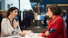 Besucher und Gesprächspartner bei den Medientagen München 2014 | Bild: BR/Julia Müller, Lisa Hinder