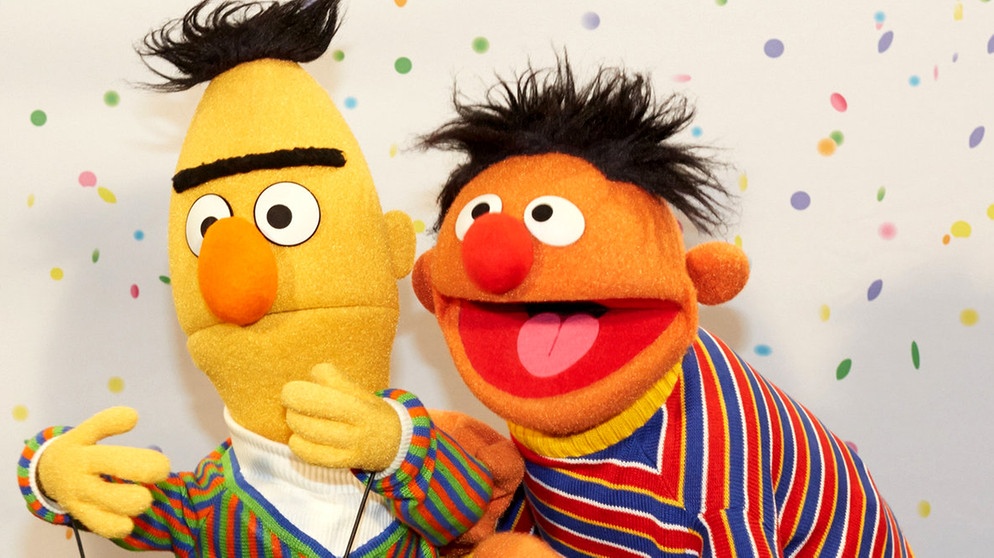 Ernie (r.) und Bert aus der Sesamstraße  | Bild: dpa-Bildfunk/Georg Wendt