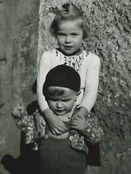 Gerhard Schmitt-Thiel mit seiner Schwester | Bild: Privat