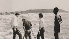 Friedrich Schreiber (2. v. rechts) bei Dreharbeiten in Brazzaville, Kongo, für seine Sendung "Kompass", 1974 | Bild: privat