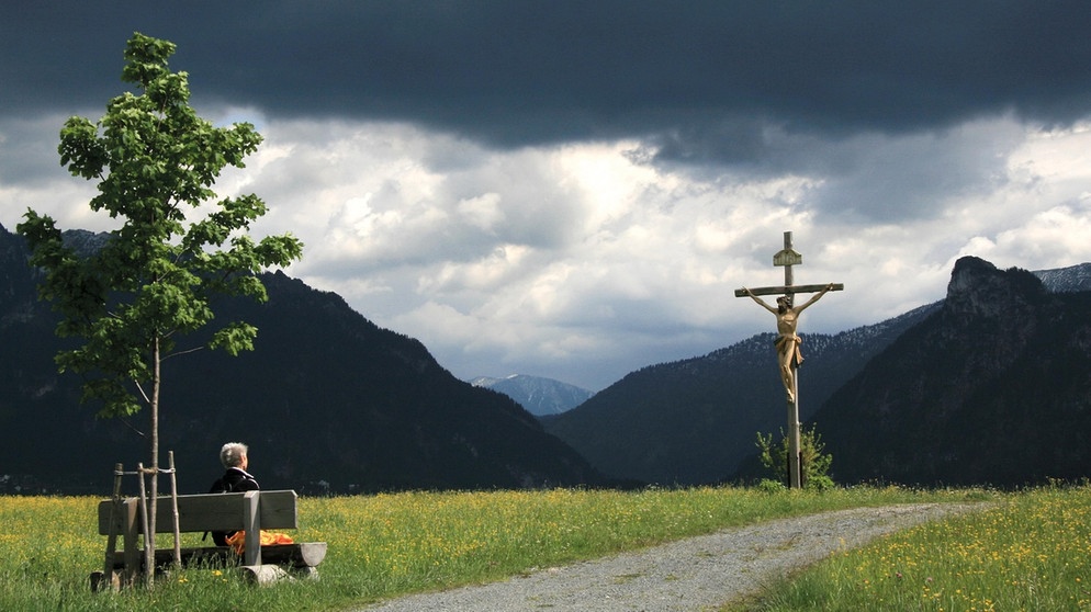 Alle Sinne öffnen sich für Entdeckungen in dieser prachtvollen Voralpenlandschaft | Bild: Ammergauer Alpen GmbH