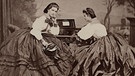 Sisis unglückliche Schwestern Marie (links) und Mathilde, 1861 vor der Kulisse von Rom | Bild: BR/Bernhard Graf