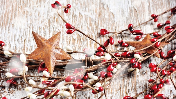 weihnachtliche Zweige und Sterne | Bild: © Fotolia - malinkaphoto