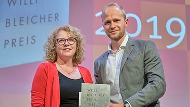 Christine Bergmann, Redaktion Wirtschaft und Soziales und Johannes Lenz, Preisträger | Bild: IG Metall Baden-Württemberg