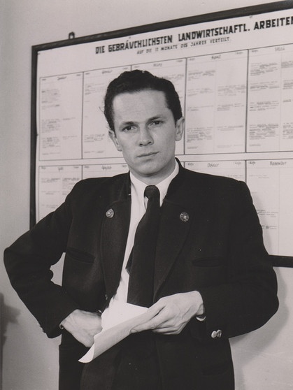 Rudolf Mühlfenzl im Büro beim Wirtschaftsfunk, 1950er Jahre | Bild: Privat