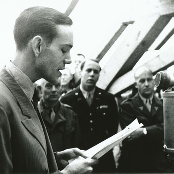 Intendant Field Horine hält eine Ansprache zum Richtfest bei Radio München, 1946. | Bild: BR / Historisches Archiv