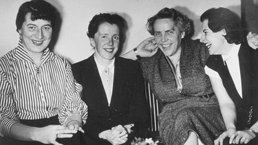 Elisabeth Fischer, Lotte Purkhart, Ilse Weitsch, Lisbeth Axmann (v.l.n.r.) im Funkhaus, 1950er | Bild: BR / Historisches Archiv