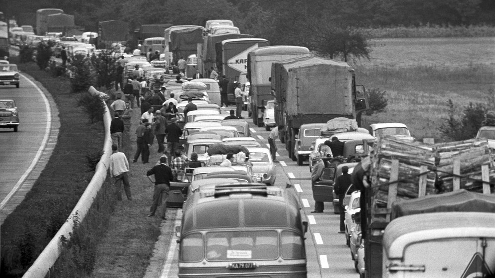Autofahrer im Stau, 1963 | Bild: picture-alliance/dpa