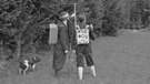 Reporter bei Tonaufnahmen im Wald (1930er Jahre) | Bild: BR/Historisches Archiv
