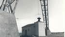 Senderanlage Ismaning, am Fuße des Funkturms mit Funkkapelle, 1945 | Bild: BR, Hans Schürer, 1945