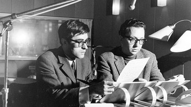 Spanische Redaktion des Ausländerprogramms: Manuel Moral und José Moll im Sendestudio, 1960er | Bild: BR, Stuckert