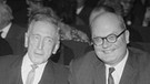 Hugh Carleton Greene sitzt neben Christian Wallenreiter  | Bild: BR, Historisches Archiv, Lindinger