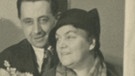 Künstlerinnen und Künstler der "Bunten Bühne", Hans Löscher links unten, unten die Mitglieder der "Weißblauen Drehorgel", oben 3. von rechts Elise Aulinger, 1934 | Bild: BR, Historisches Archiv