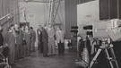 Eröffnung der Fernsehversuchsstudios des Bayerischen Rundfunks in der Lothstraße 62, Clemens Münster (2. von rechts), 1953 | Bild: BR/Historisches Archiv