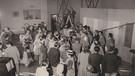 Eröffnung der Fernsehversuchsstudios des Bayerischen Rundfunks in der Lothstraße 62, Kamera und Gäste im Studio, 1953 | Bild: BR/Historisches Archiv