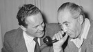 Rudolf Mühlfenzl (Chefredakteur Fernsehen) und Fritz Benscher (r.), Gespräch im Büro, 1953. | Bild: BR / Historisches Archiv, Foto: Fred Lindinger
