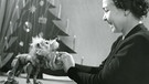 Gertrud Simmerding mit Marionettenpuppe bei der Aufzeichnung, 1960er Jahre | Bild: BR, Historisches Archiv, Sessner