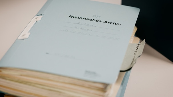 blauer Aktendeckel | Bild: BR / Historisches Archiv