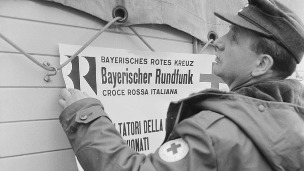 Die Italienhilfe war eine gemeinsame Spenden- und Hilfsaktion des BR und des Roten Kreuzes, 1966. | Bild: BR / Historisches Archiv