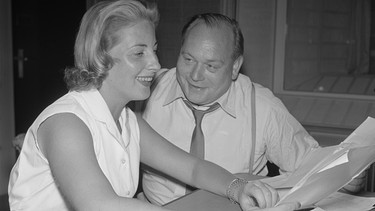 Ruth Kappelsberger und Fritz Strassner im Hörspielstudio, 1956 | Bild: BR/Lindinger