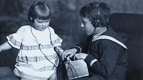Kinder mit Kopfhörer | Bild: BR