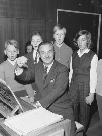 Kurt Brüggemann mit dem Kinderchor, 1962 | Bild: BR, Historisches Archiv, Fred Lindinger