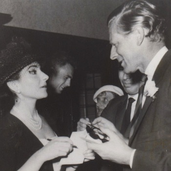 Wolf Mittler und Maria Callas anlässlich eines Interviews für die "Münchner Abendschau" im Hotel Bayerischer Hof, 1959
| Bild: BR, Historisches Archiv
