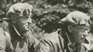 Wenn es sehr eilig war, wurde aufs Motorrad umgestiegen. Karl Kargus und Hans Priehäusser auf einem Motorrad zur einer Reportage vom Vorbeiflug des Zeppelins in Pöcking am Starnberger See, 1930 | Bild: BR/Historisches Archiv