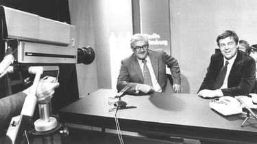 Eröffnung des Nürnberger Fernsehstudios am 1. Dezember 1978:
Intendant Reinhold Vöth (links) und Manfred Boos, langjähriger Leiter der Fernsehabteilung im Studio
| Bild: BR/Hafenrichter