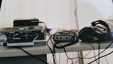 Hörfunktechnik aus den 80er Jahren | Bild: BR/Eva Corell