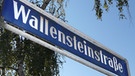 Straßenschild Wallensteinstraße und BR-Logo | Bild: BR Franken/Rainer Aul