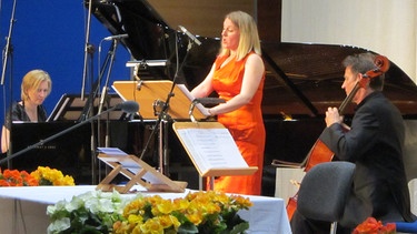 Stefanie Smits (Gesang), Hans-Peter Besig (Violoncello) und Eva Pons (Klavier) | Bild: BR/Michael Hafner