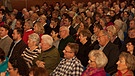 Das Publikum hört angeregt zu | Bild: BR/Andreas Dirscherl