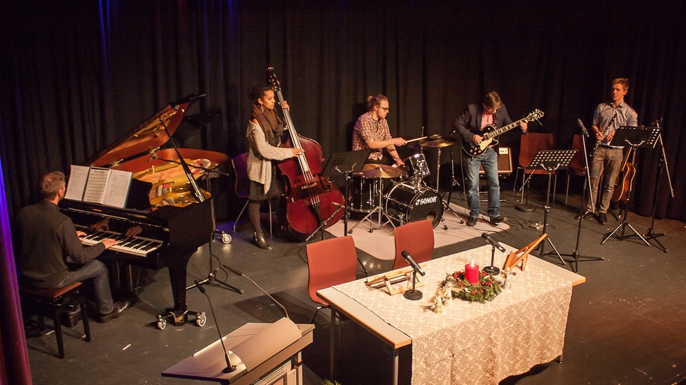 Die Jazzband der Max-Keller-Schule Neuötting spielt | Bild: BR/Andreas Dirscherl