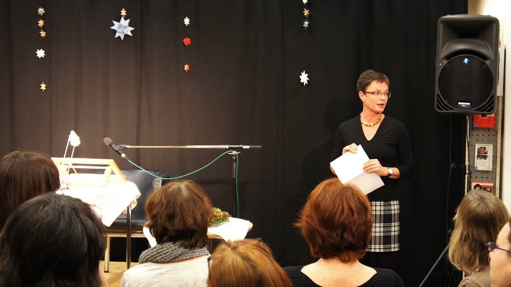 Susanne Delp von der Stadtbibliothek Rosenheim eröffnet den Abend | Bild: Stadtbibliothek Rosenheim
