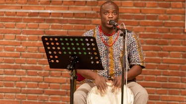 Tola Scholana sang und spielte: "Sikele Africa" - Sprech(er)stunde "Wünsche und Träume" 12.09.2013 | Bild: Andrea Julia Rohác / Andreas Dirscherl