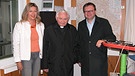 Angelika Schüdel mit Georg Ratzinger und Gerhard Schiechel am Tag der Papstwahl 2005 wenige Stunden vor der Wahl | Bild: BR