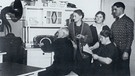 Das Ereignis Rundfunk versammelte Familie Langseder aus Garching in der Küche um den Trichterlautsprecher. Aufnahme aus dem Jahr 1925 | Bild: BR/ Historisches Archiv