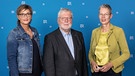 Simone Fleischmann (l.), Godehard Ruppert, Luise Klemens (r.) | Bild: BR / Markus Konvalin