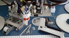 Werkzeuge zur Filmrestaurierung wie z.B. Klebelade, Skalpell, Tonschere, Pinzette, Pinsel und Filmschrumpfungsmessgerät | Bild: BR/Robert Scharlach