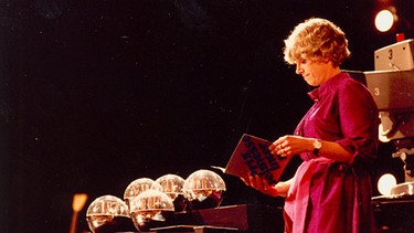 Historisches Foto von der ehemaligen Generalsekretärin Ursula von Zallinger bei der Preisverleihung im Jahr 1980 | Bild: Stiftung PRIX JEUNESSE