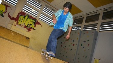 Skateboard-Check | Checker Can in der Skatehalle Freising. | Bild: BR | megaherz gmbh | Florian Lengert
