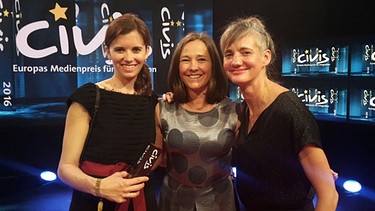 (v.l.n.r.) Lisa Schurr, Bettina Schön, Tanja Sikorski bei der Verleihung des CIVIS-Preises | Bild: BR/Lisa Schurr 