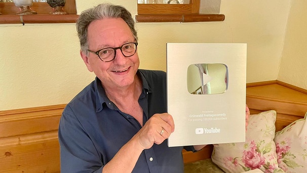 Günter Grünwald mit dem YouTube Creator Award  | Bild: BR