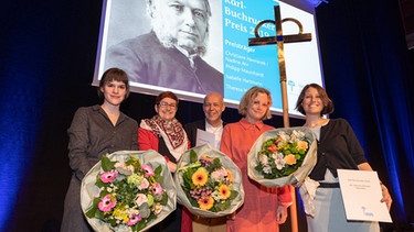 Alle Preisträger: (v.l.n.r.): Theresa Hein (SZ-Magazin), Isabelle Hartmann (BR), Philipp Mausshardt (ZEIT-Magazin), Nadine Ahr und Christiane Hawranek (BR) | Bild: Oliver Bodmer
