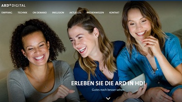 Drei Frauen schauen fern; Erleben Sie die ARD in HD | Bild: Screenshot