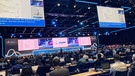 Plenarsitzung während der World Radiocommunications Conference in Dubai mit ca. 4000 Delegierten aus der ganzen Welt | Bild: BR/Susanne Rath