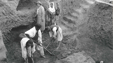 Agatha Christie bei Grabung in Chagar Basar Syrien 1930er-Jahre | Bild: John Mallowan